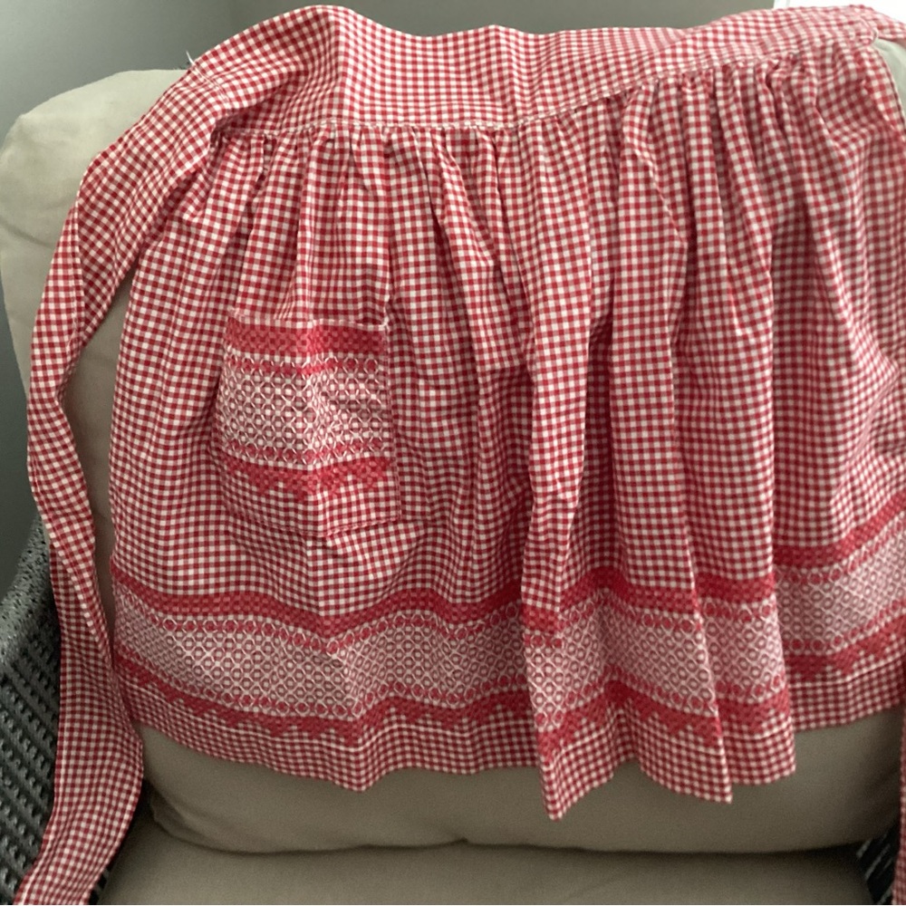 Vintage 1950s-1960s hand made half apron with decorative  embroidery
